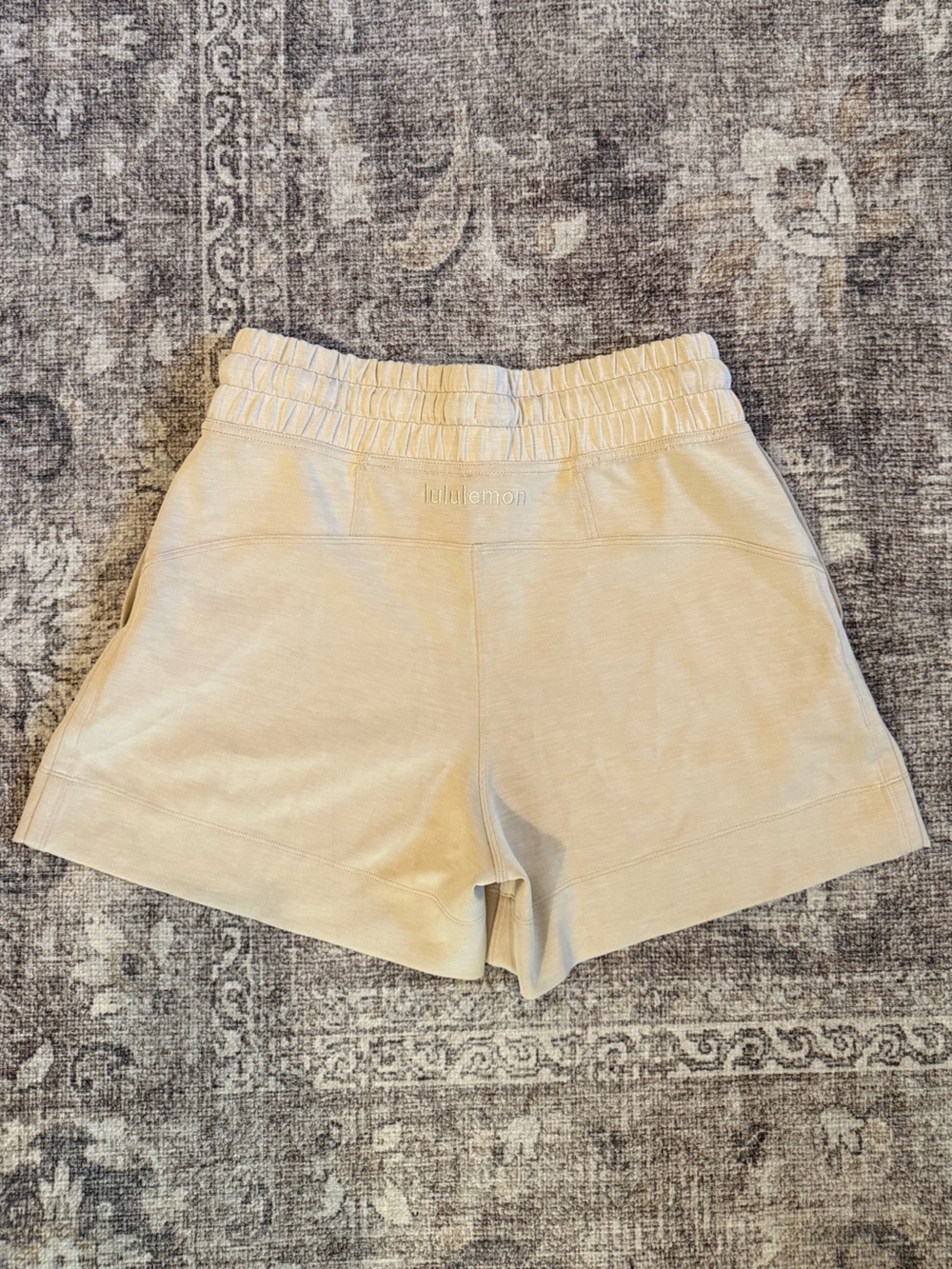 {lululemon} shorts • beige • size 4